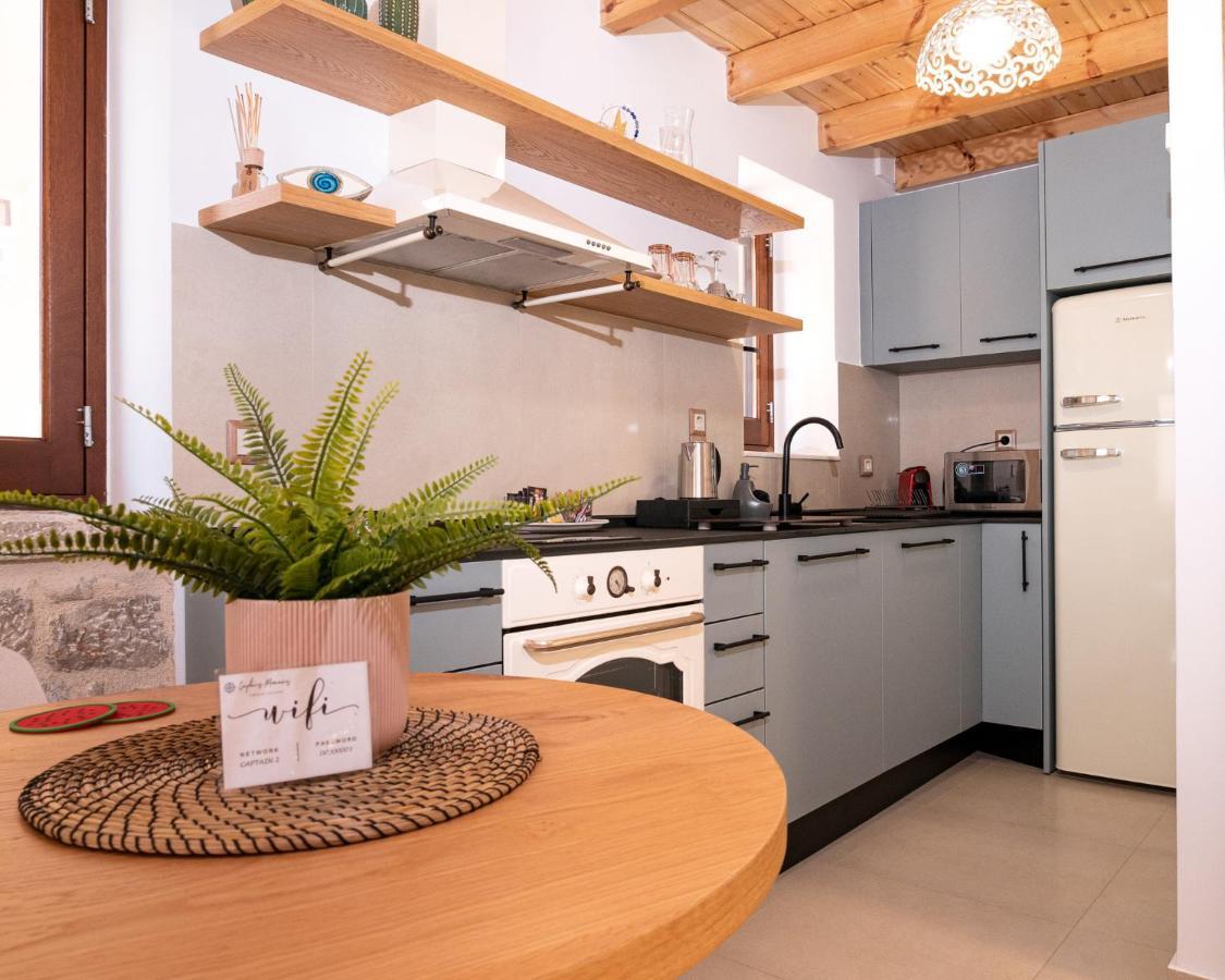 Captain'S Memories Stylish Harbour Apartments Chalki Town Zewnętrze zdjęcie